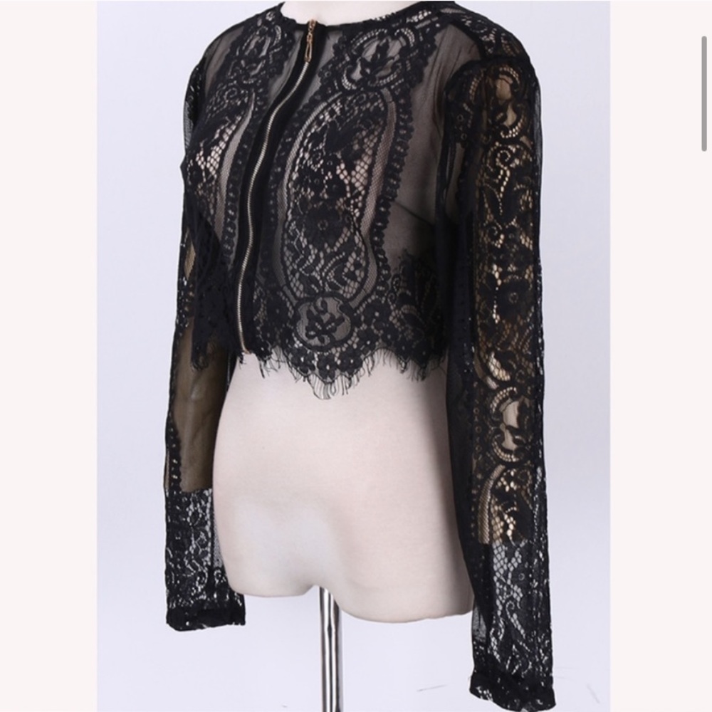 NWOT Lace Long Sleeve Crop Top